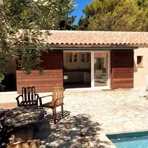 https://petit-terme-piscine-clim-parking.fr-provencehotel.com